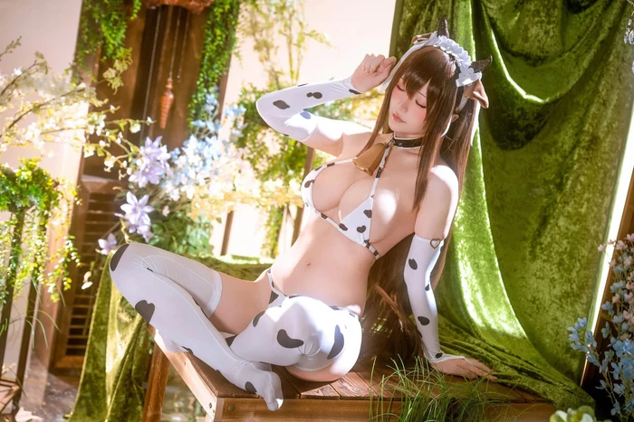 Ảnh cosplay bò sữa dễ thương ngọt ngào