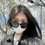 Ảnh gái che mặt đơn giản