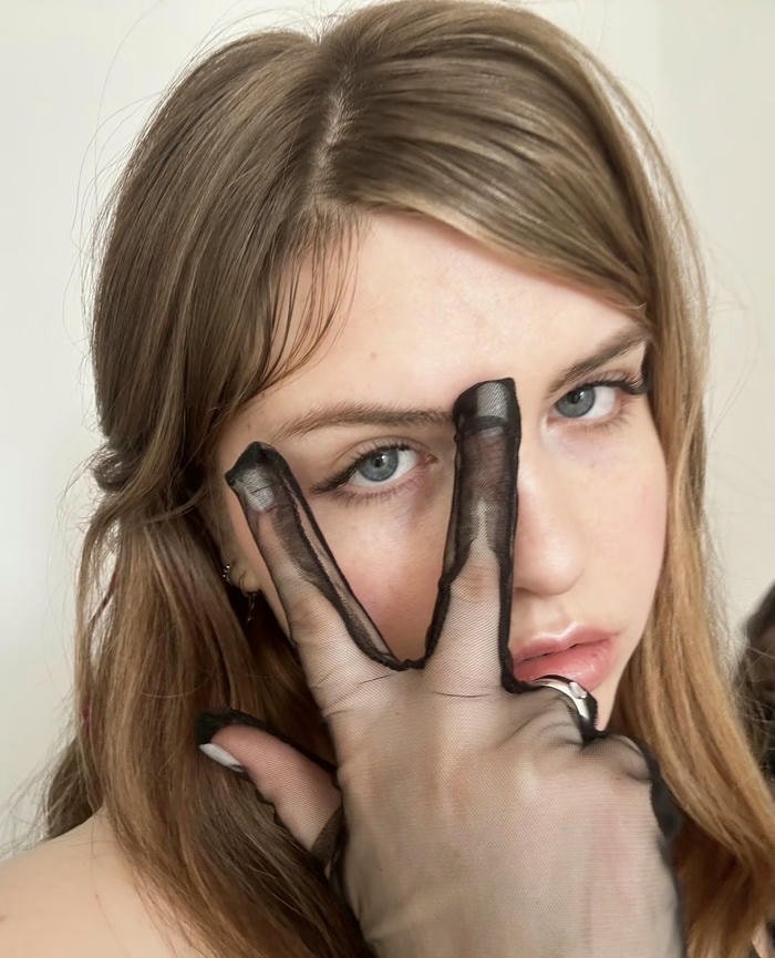 Ảnh gái che mặt mờ ảo