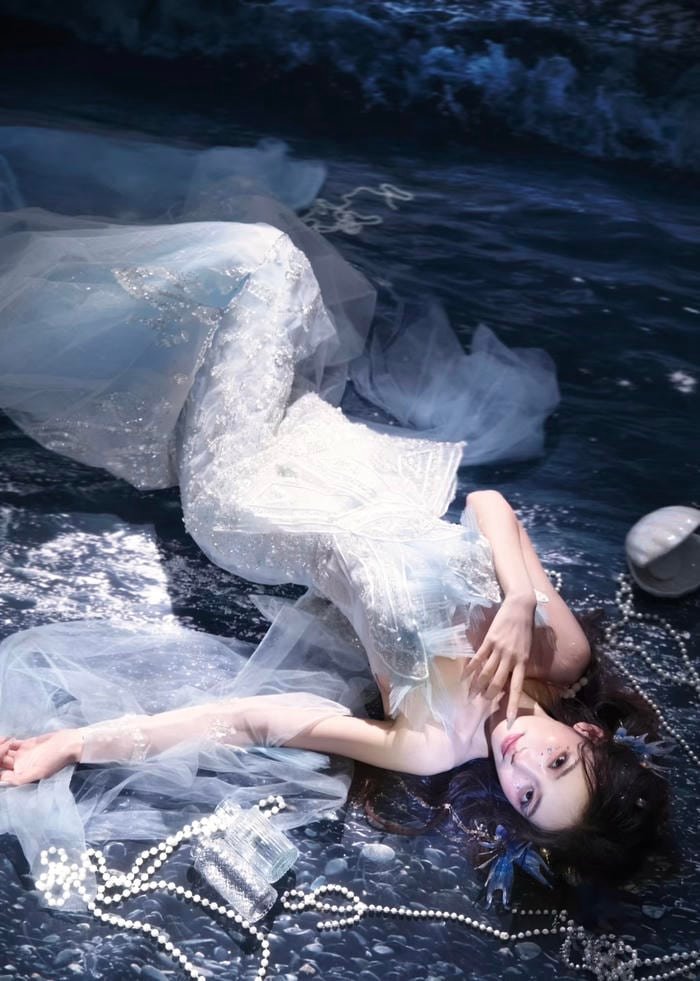 Cosplayer nàng tiên cá thể hiện sự nữ tính thanh lịch