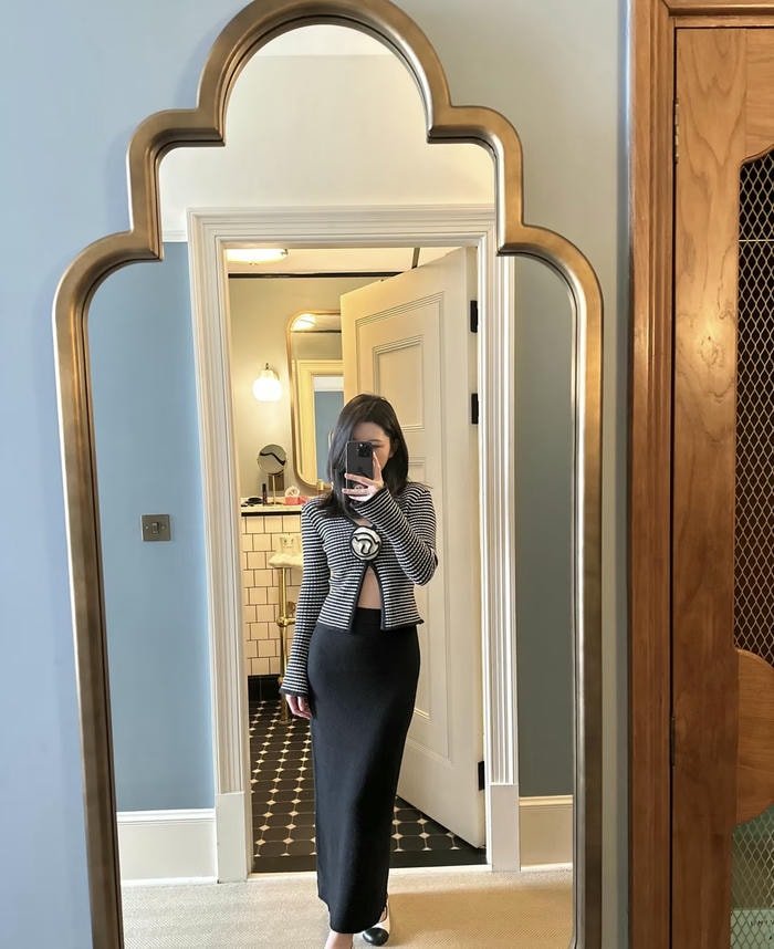 Gái xinh che mặt nghệ thuật