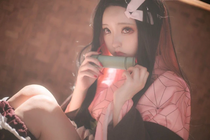 Hình Kamado Nezuko cosplay nhẹ nhàng quyến rũ