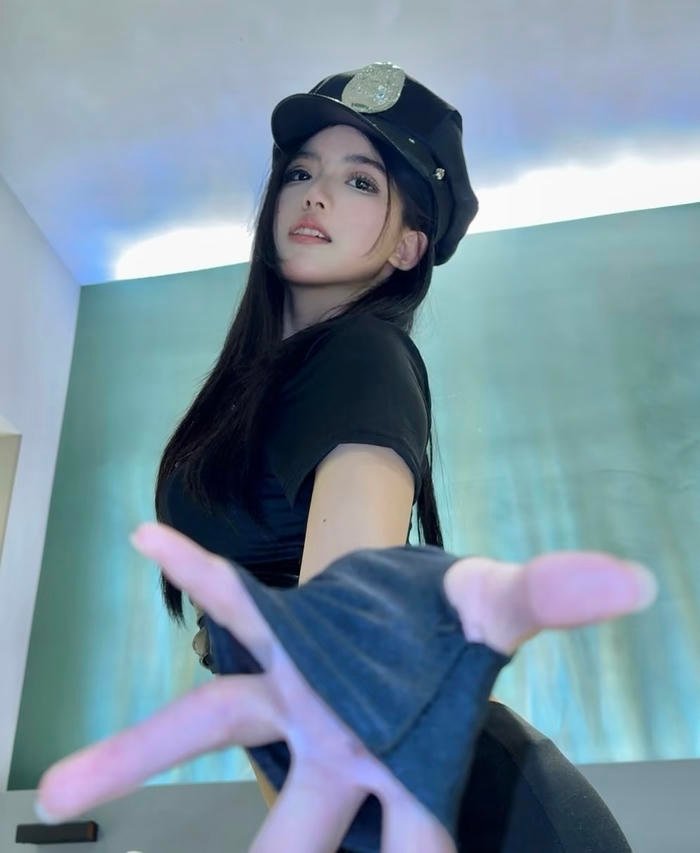 Hình ảnh cảnh sát cosplay mang nét quyến rũ