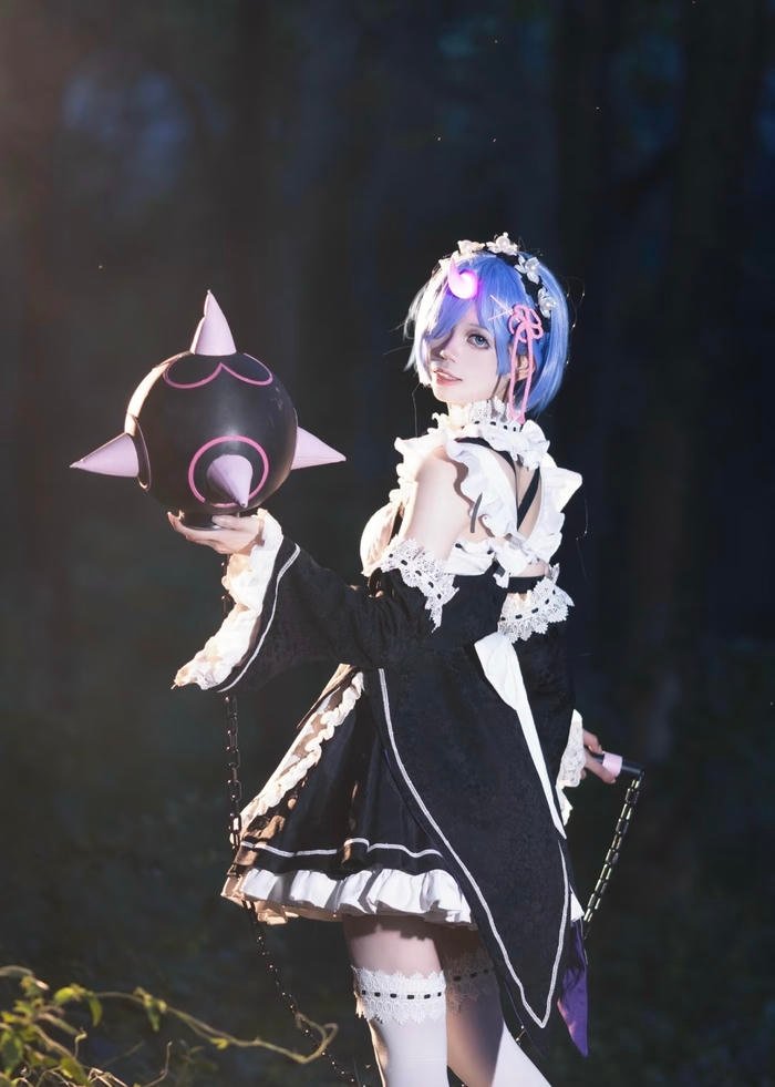 Rem cosplay nụ cười dễ thương