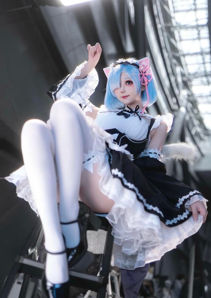 Rem cosplay phiên bản nhẹ nhàng