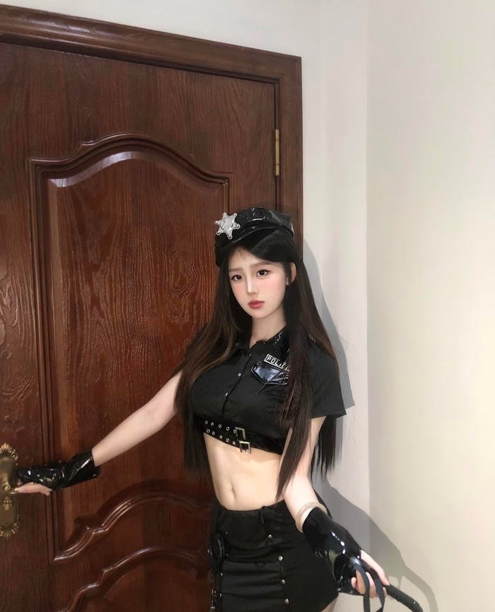 Trang phục cosplayer nữ cảnh sát sexy gợi cảm
