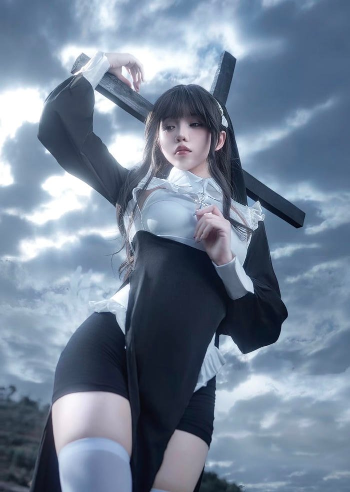 Vòng eo cosplay gợi cảm tinh tế
