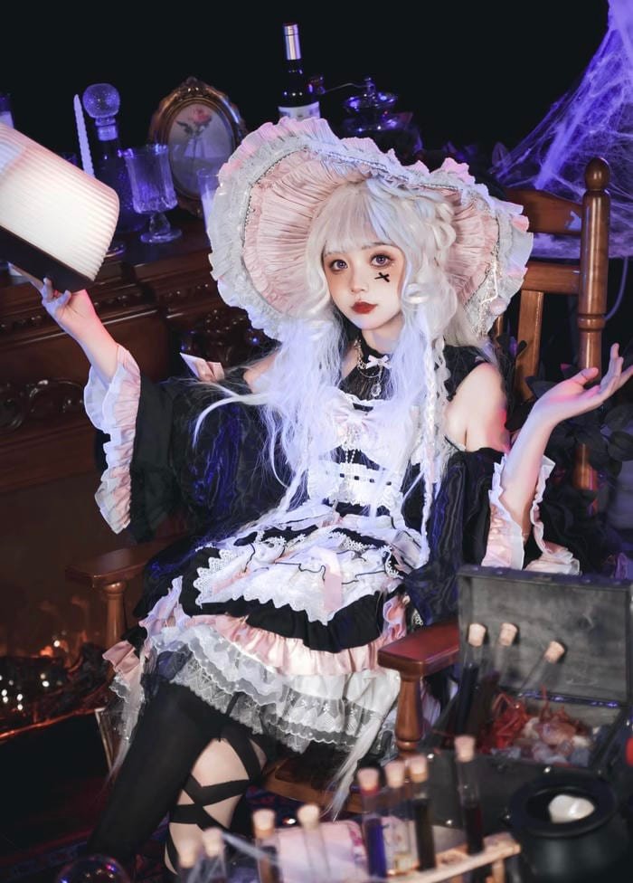 chi tiết trang phục tinh xảo trong cosplay phù thủy