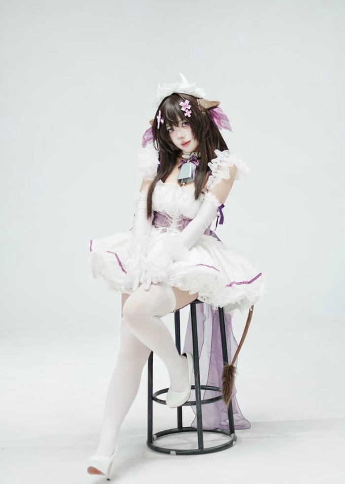cosplay bò sữa chụp studio