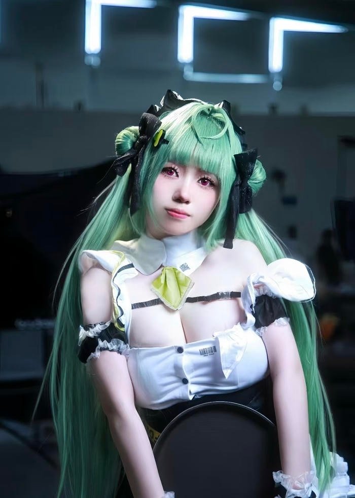 cosplay hầu gái phong cách hiện đại