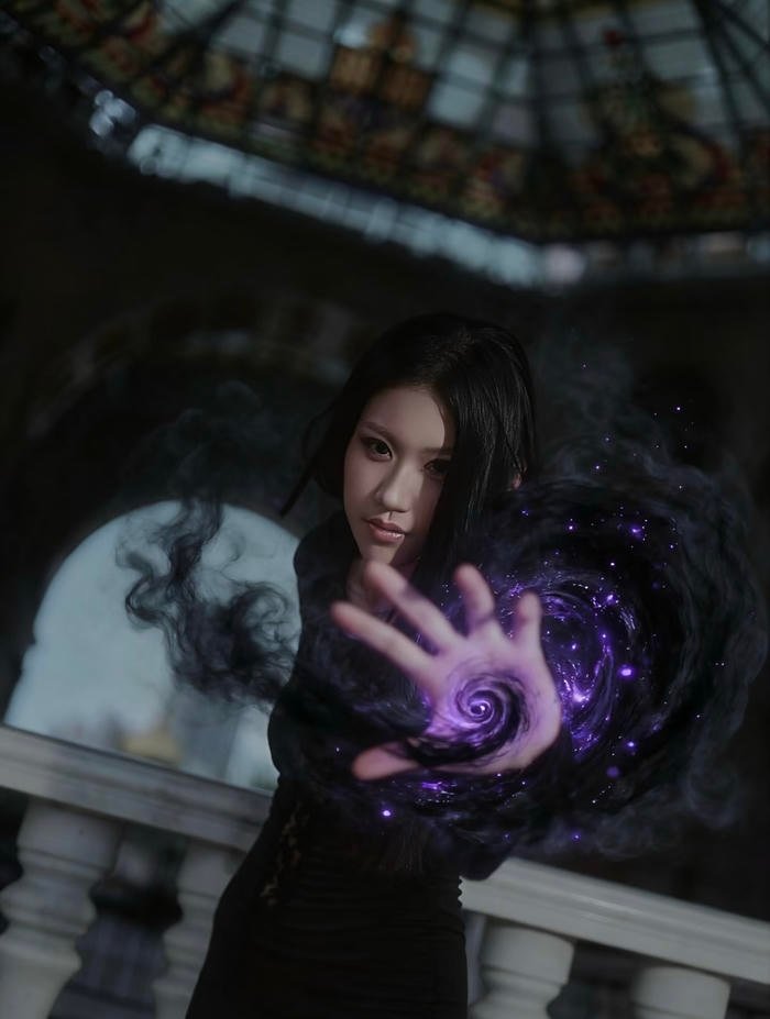 cosplay phù thủy mang sắc thái u linh ấn tượng