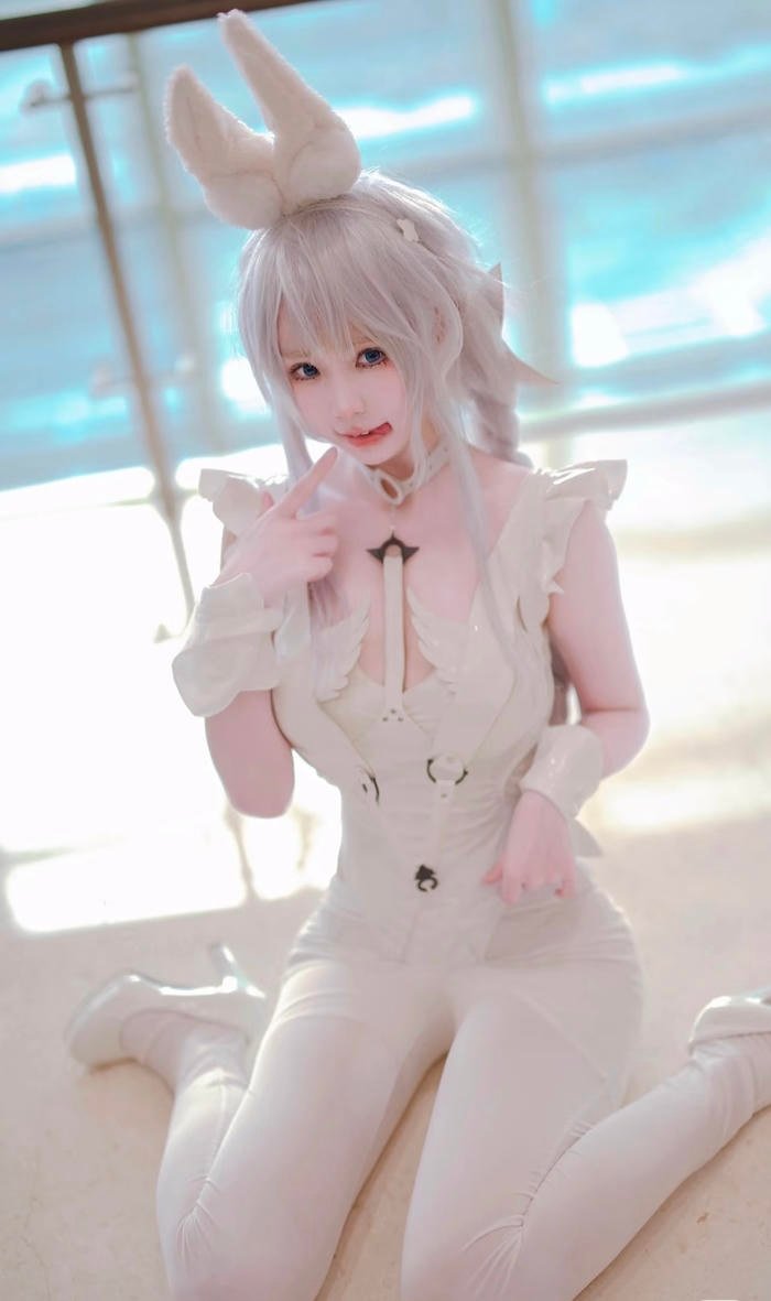 gái xinh cosplay thỏ