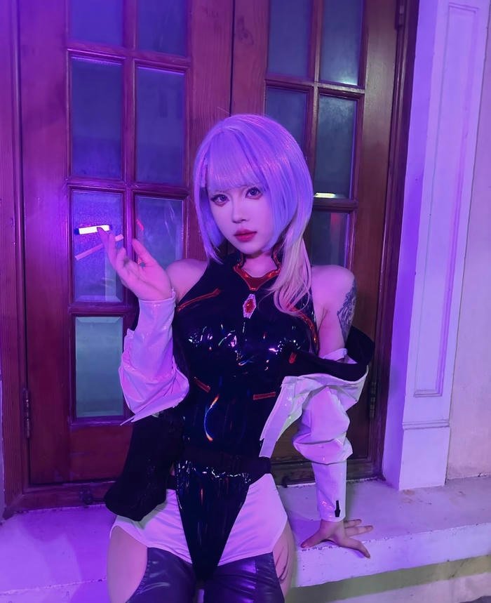 hình anime cosplay mang phong thái riêng