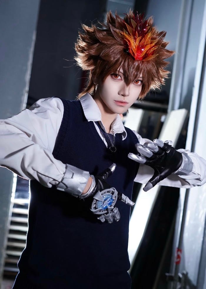 hình cosplay anime phong cách mạnh mẽ