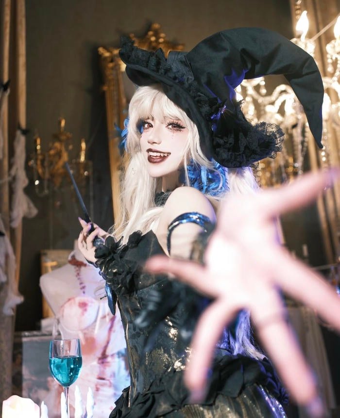 hình tượng phù thủy cosplay tỏa khí chất kỳ ảo