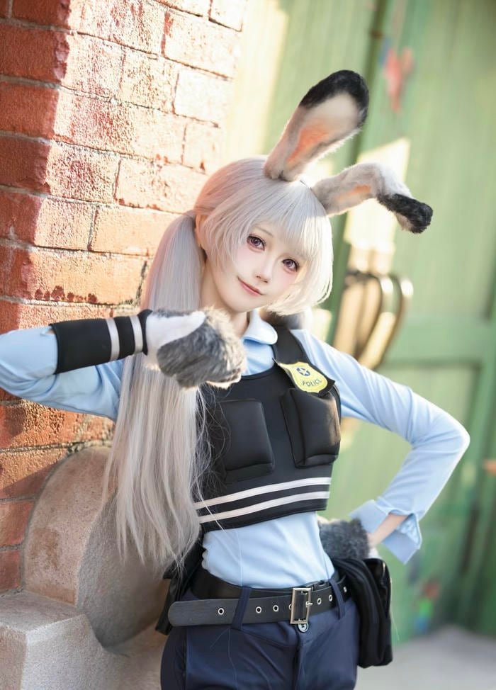 lựa chọn trang phục nữ anime được biến tấu theo xu hướng