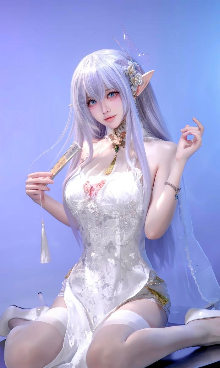 nữ anime cosplay tái hiện sự mềm mại nhưng đầy khí chất
