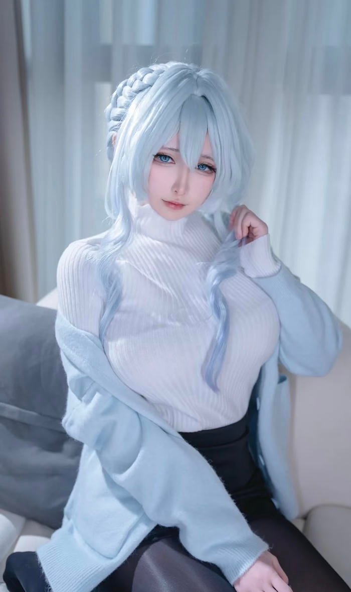 phong cách nữ anime cosplay pha trộn giữa đáng yêu và sắc sảo