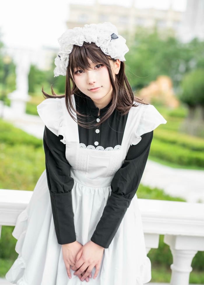 phục trang hầu gái theo hướng tối giản