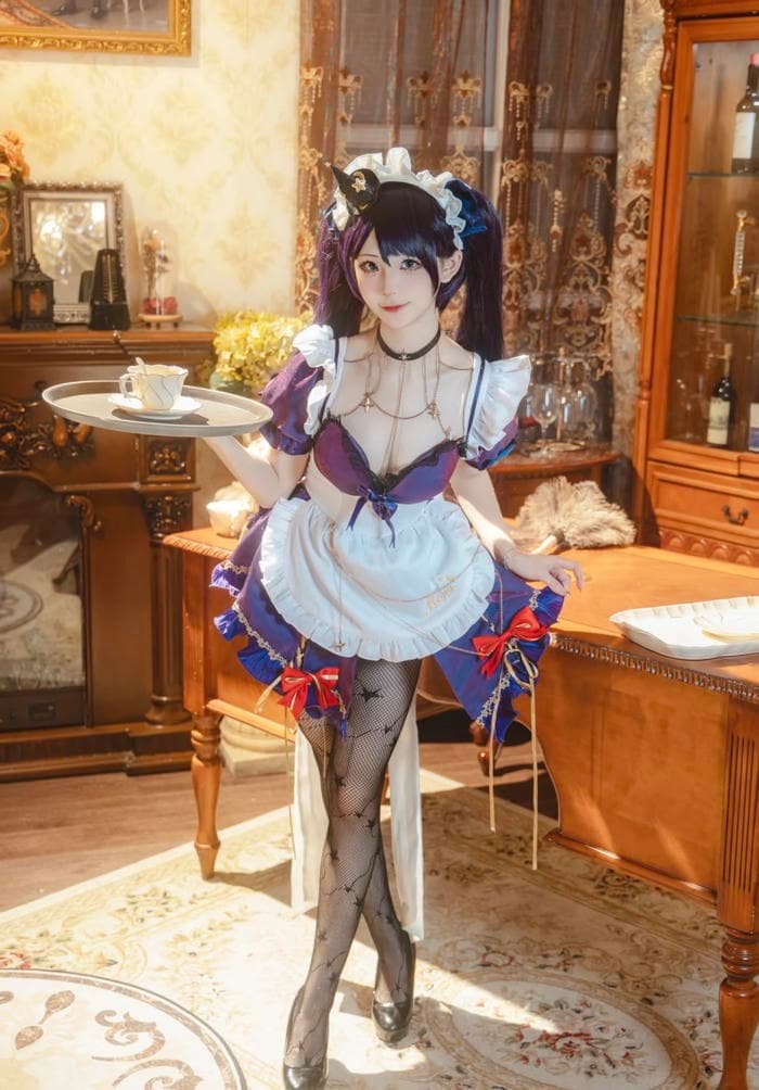 tạo hình hầu gái với phong thái dịu dàng