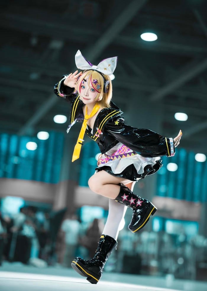 tạo vibe nữ anime pha chút tinh nghịch trẻ trung