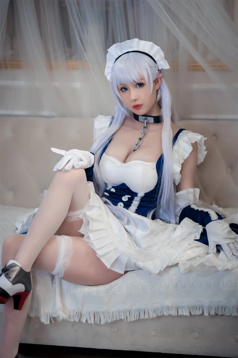 Ảnh cosplay khoe lồn mềm mại bóng loáng