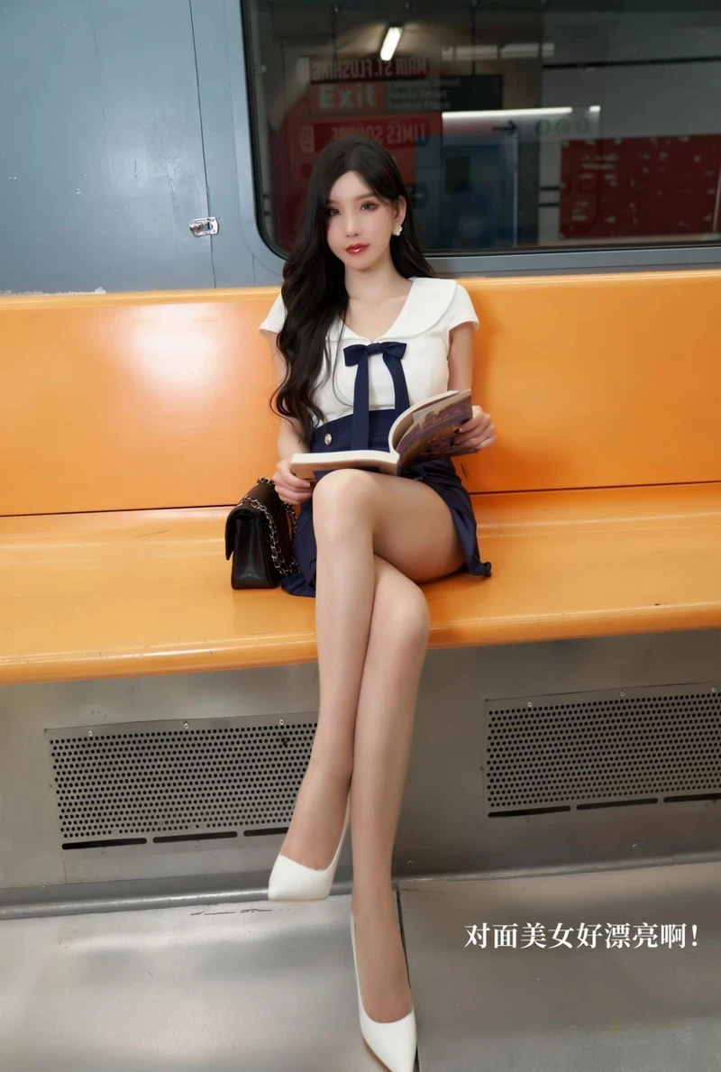 Hình lồn chảy nước hồng tươi bóng mượt
