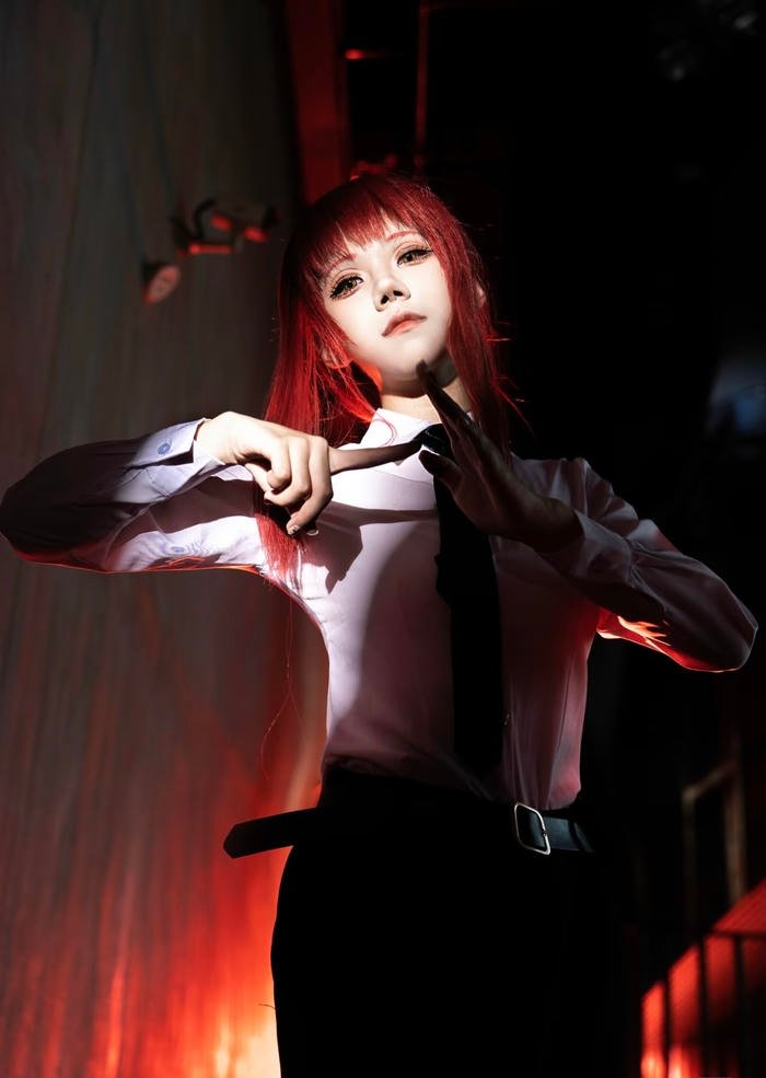 Makima cosplay phong cách lạnh lùng