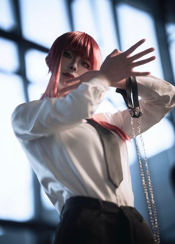 Makima cosplay phong cách trưởng thành