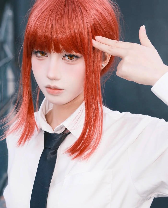 Makima cosplay studio