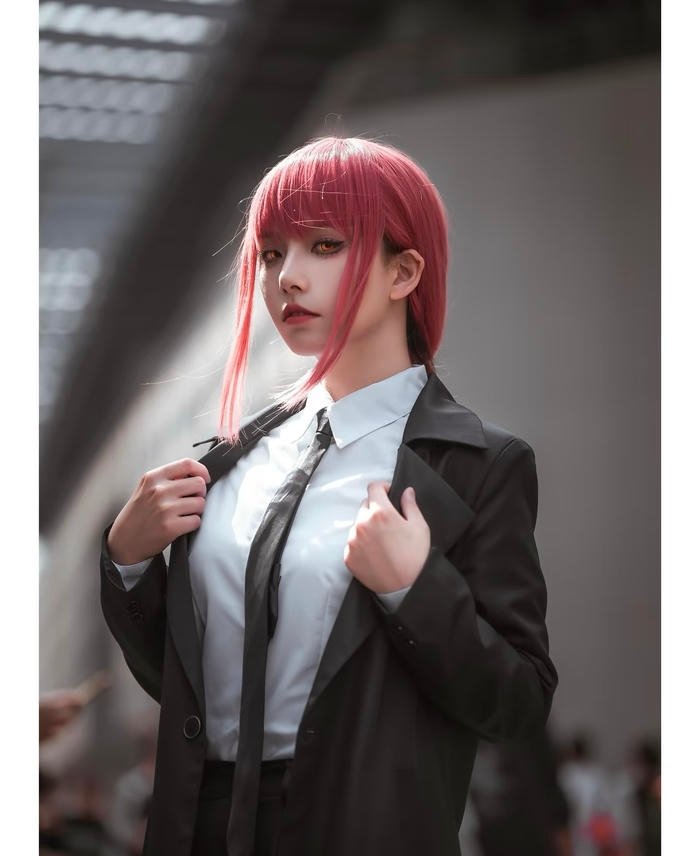 Makima cosplay tóc đỏ