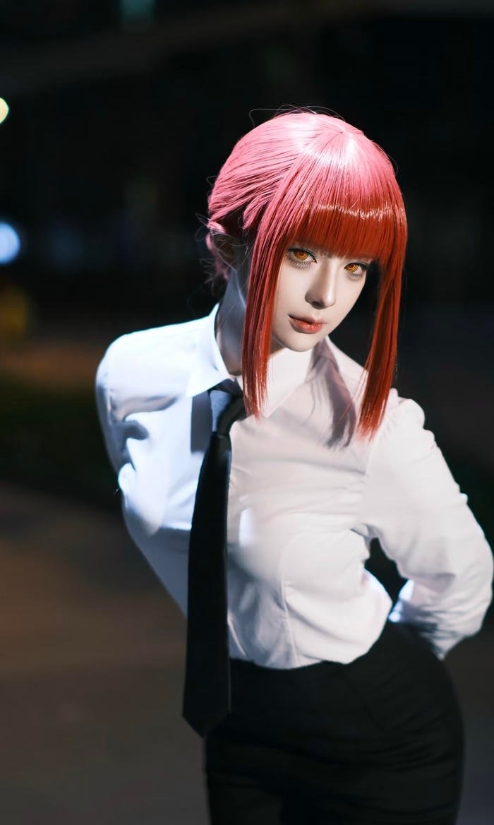 cosplay Makima concept tối giản