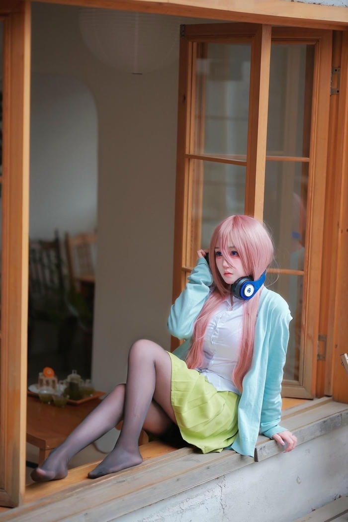 cosplay Miku Nakano phong cách nữ sinh