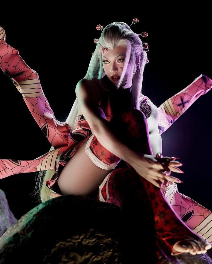 cosplayer hóa thân Daki