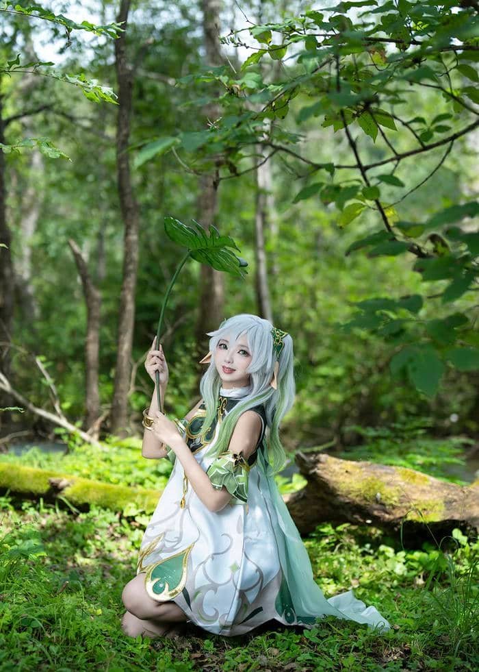 hình cosplay Nahida màu sắc nhẹ nhàng