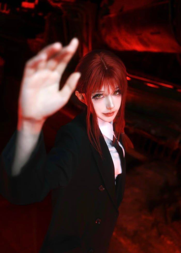 hóa trang Makima phong cách quyến rũ