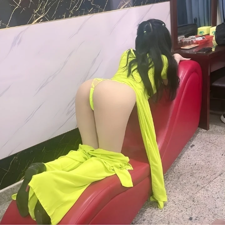 Ảnh sex áo dài chổng đít chờ doggy