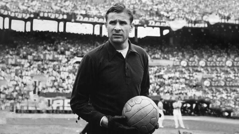 lev-yashin-thu-mon-duy-nhat-gianh-qua-bong-vang-3