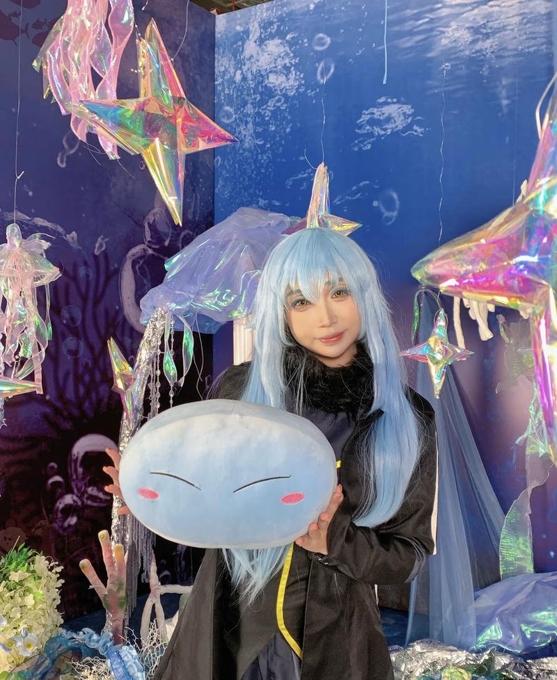 Ảnh Rimuru cosplay với tạo hình trẻ trung thân thiện