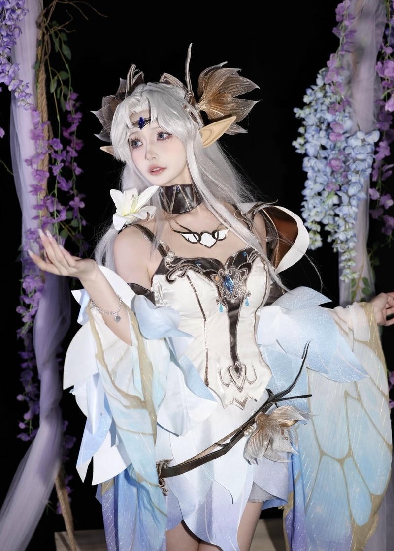 Ảnh cosplay Điêu Thuyền váy dài thêu họa tiết tinh xảo