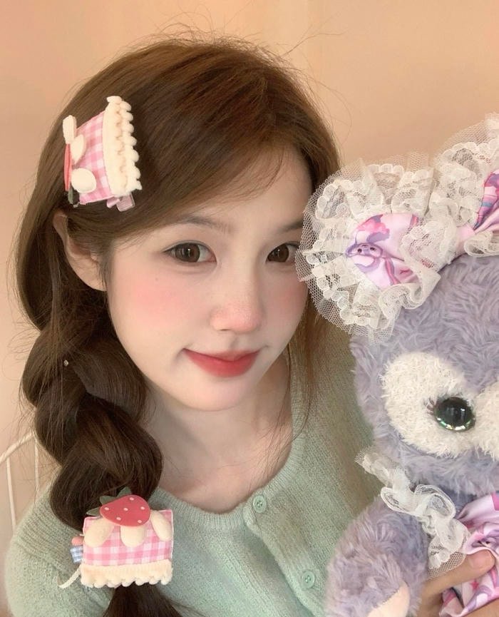 Ảnh gái 2k6 ghi lại sinh hoạt quen thuộc của tuổi học đường