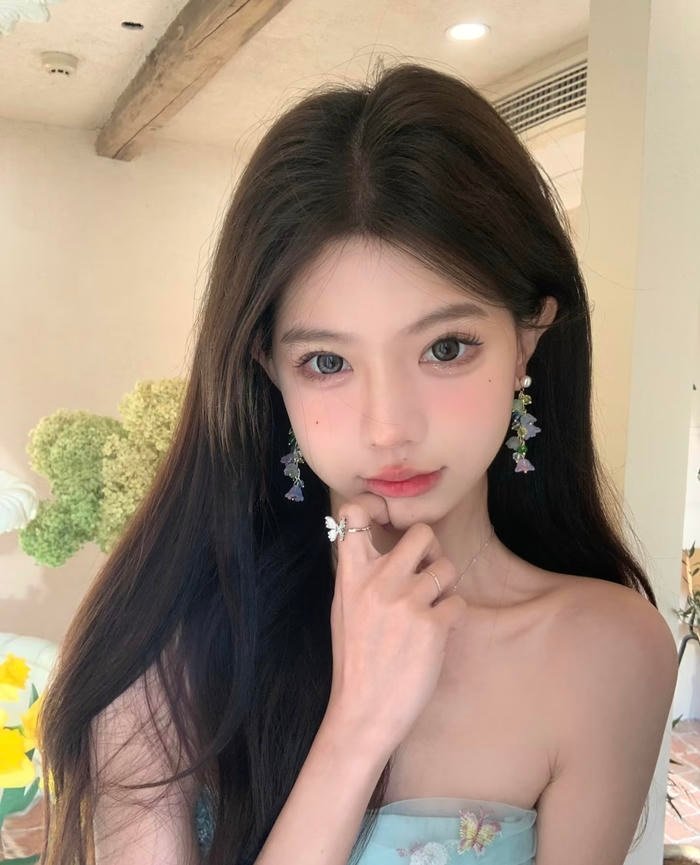 Ảnh gái 2k6 lối sống trẻ trung tràn đầy sức sống