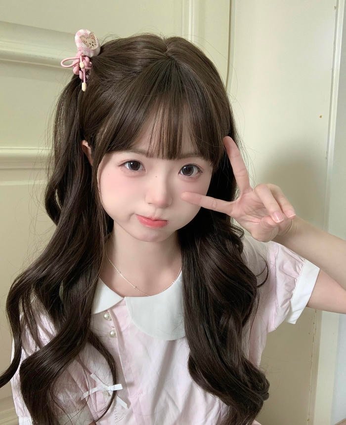 Ảnh gái 2k6 phong cách đời thường trẻ trung đầy năng lượng tích cực