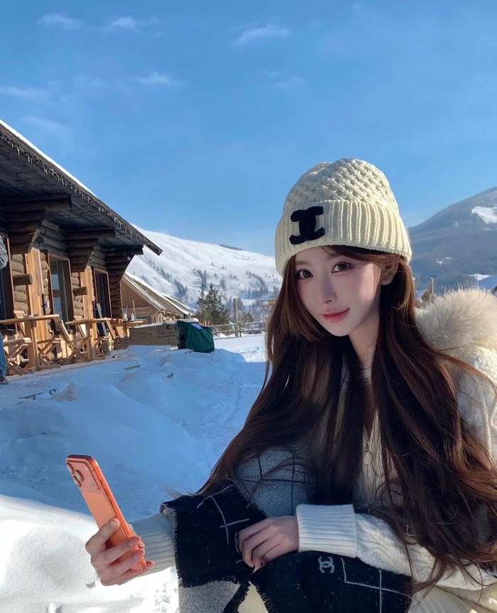 Ảnh gái xinh 2k gương mặt xinh đẹp trong ánh sáng