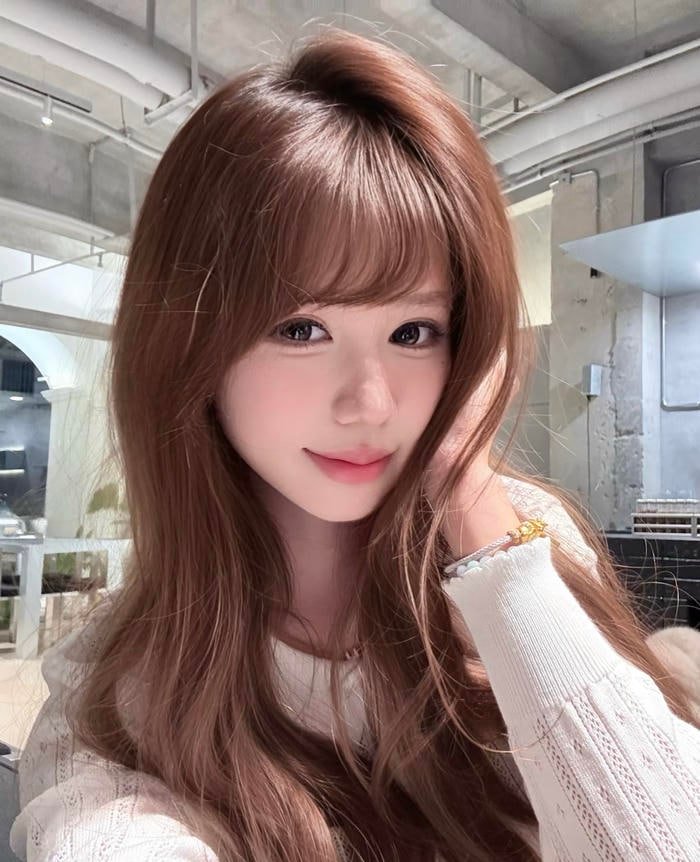 Ảnh gái xinh 2k với gương mặt rạng rỡ tự nhiên