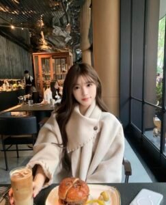 Ảnh gái xinh 2k với mái tóc dài dịu dàng