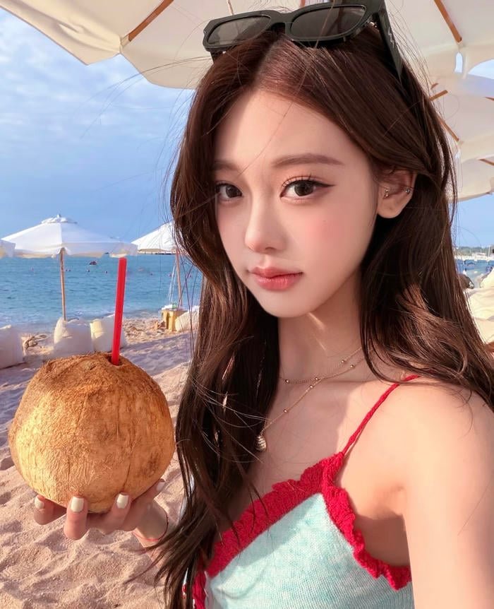 Ảnh gái xinh 2k2 biểu cảm dễ thương khi tạo kiểu