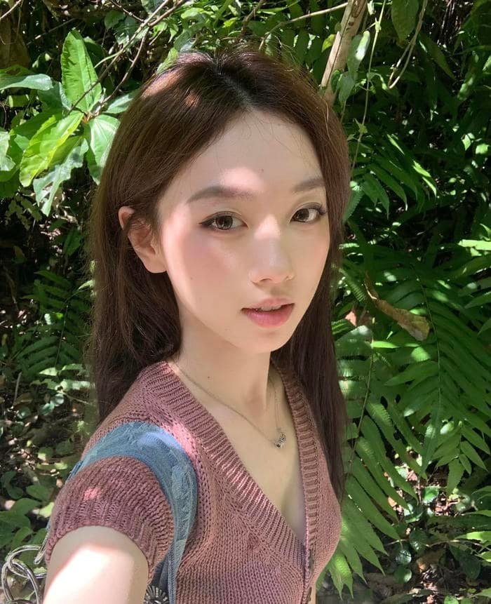 Ảnh gái xinh 2k2 diện trang phục cá tính nổi bật