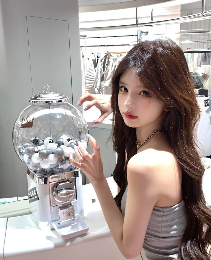 Ảnh gái xinh 2k2 nét duyên dáng trước máy ảnh