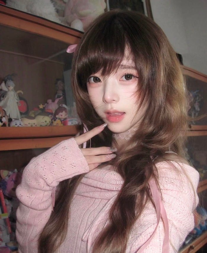 Ảnh gái xinh 2k3 diện váy xinh khi tạo dáng